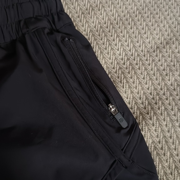 NWOT Lululemon Sz 4 black athletic shorts elastic waistband - Picture 6 of 6